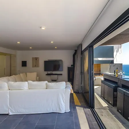 Seaside In With Garden And Pool View