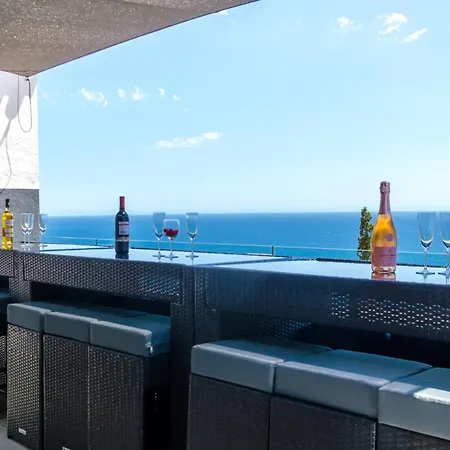 Seaside In With Garden And Pool View ヴィラ *