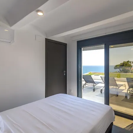 Seaside In With Garden And Pool View ヴィラ