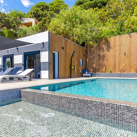 Villa Seaside In With Garden And Pool View *