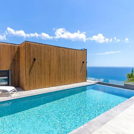 ヴィラ Seaside In With Garden And Pool View