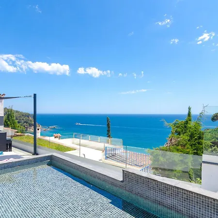 Seaside In With Garden And Pool View *