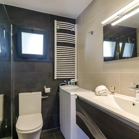 Seaside In With Garden And Pool View Villa *