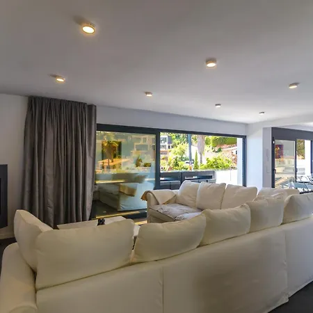 Villa Seaside In With Garden And Pool View *