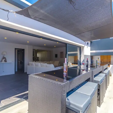 Villa Seaside In With Garden And Pool View