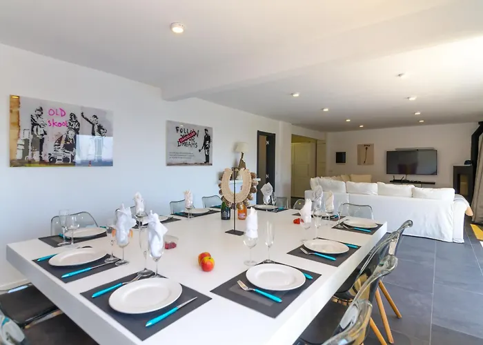 Seaside In With Garden And Pool View Vila