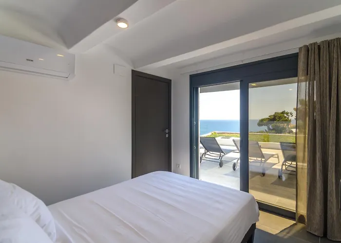 Seaside In With Garden And Pool View Vila