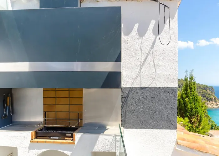Vila Seaside In With Garden And Pool View