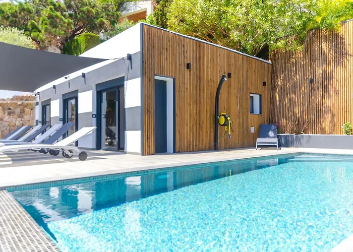 Vila Seaside In With Garden And Pool View Lloret de Mar