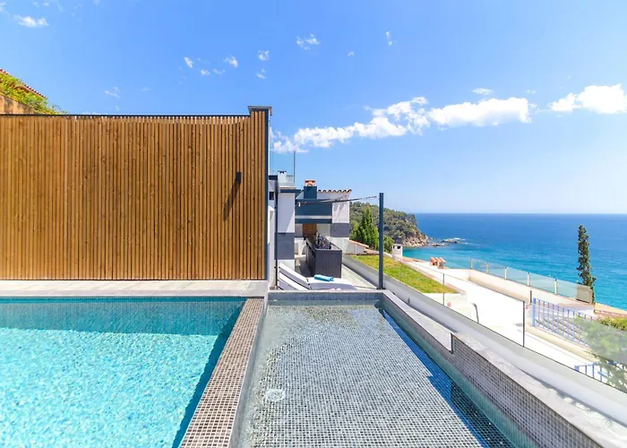 Vila Seaside In With Garden And Pool View Lloret de Mar