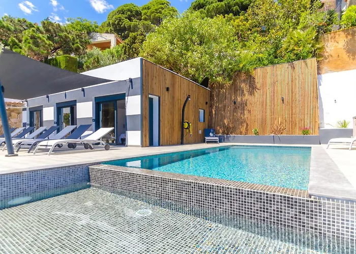 Vila Seaside In With Garden And Pool View *