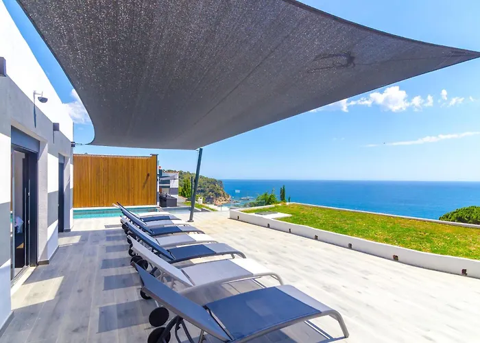 Vila Seaside In With Garden And Pool View Lloret de Mar